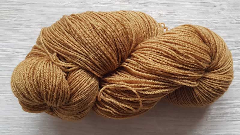 Yarn dyed with beech leaves